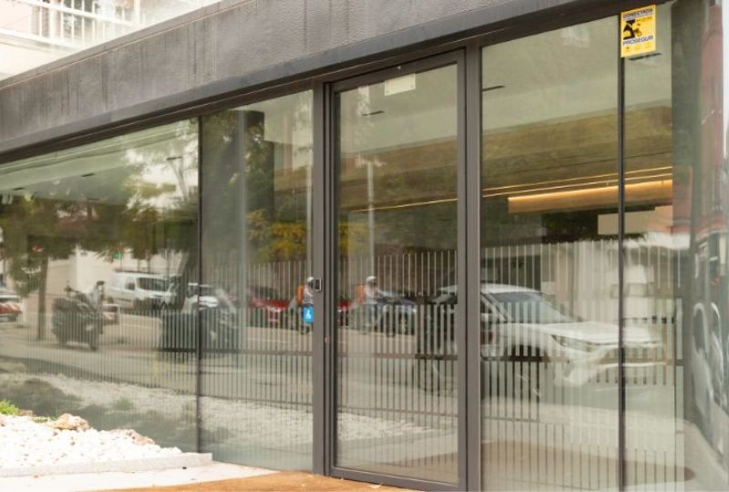 Exterior of the Grupo Pedro Jaén clinic on Calle Serrano
