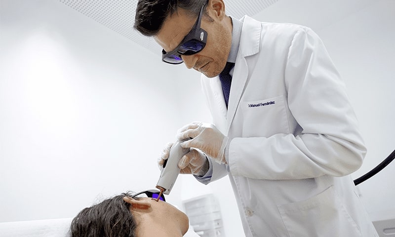 Dermatólogos especialistas en tratamiento del acné en Madrid Dermatólogos especialistas en tratamiento del acné en Madrid - Clínicas en Calle Serrano y La Moraleja